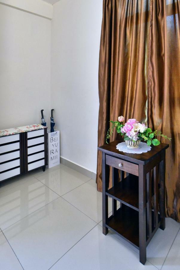 Hits Homestay Баян Лепас Екстериор снимка