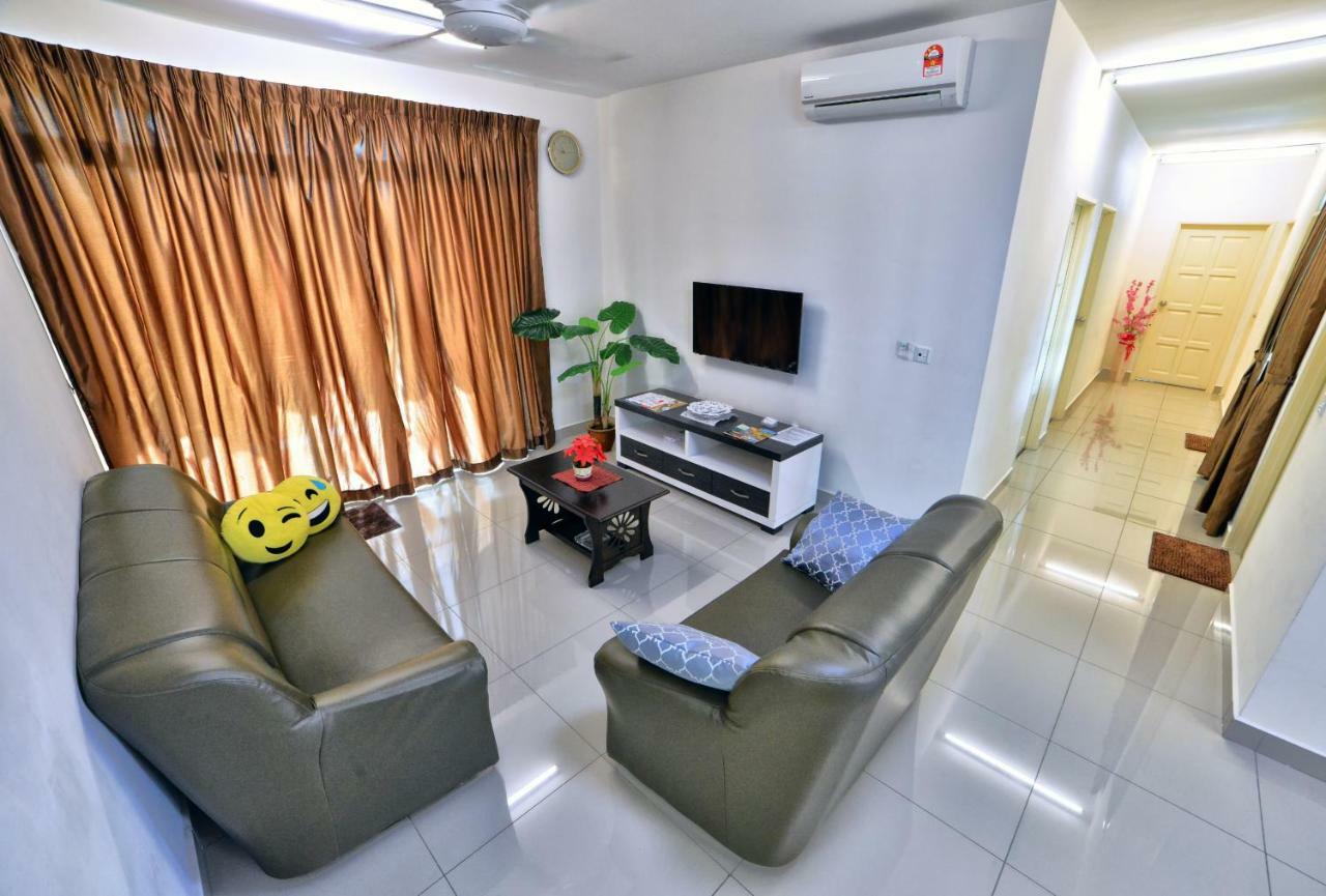 Hits Homestay Баян Лепас Екстериор снимка