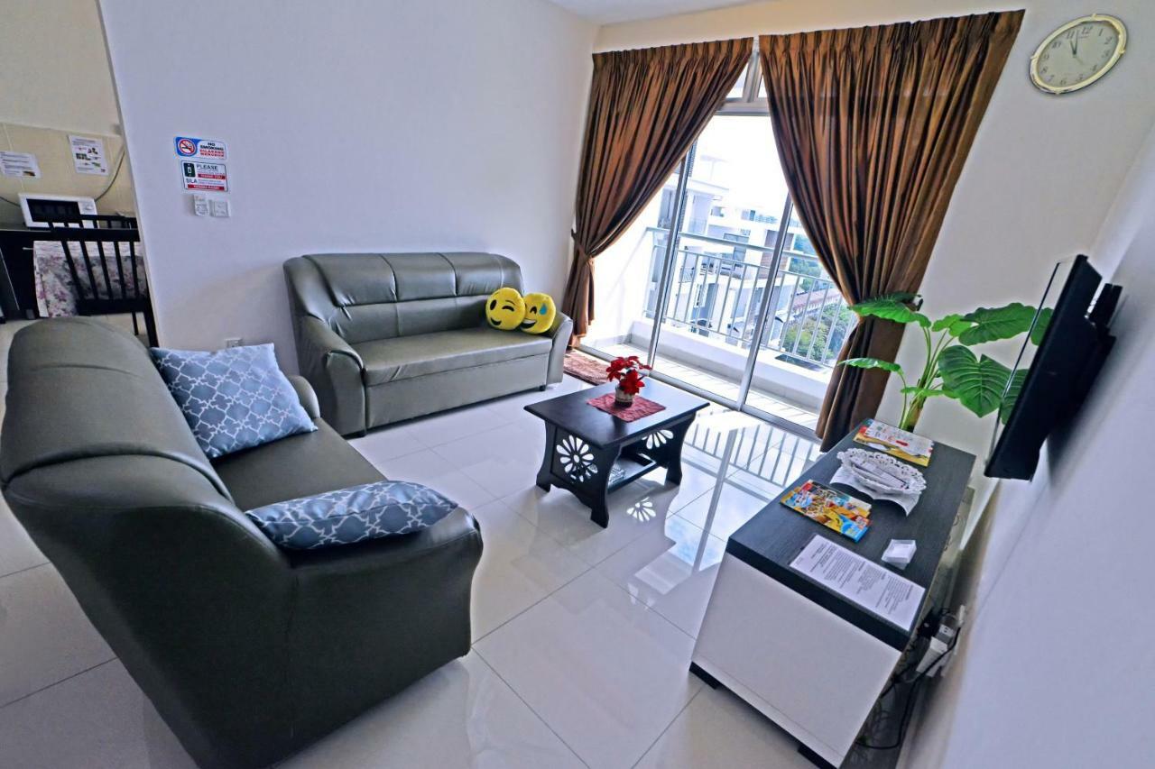 Hits Homestay Баян Лепас Екстериор снимка